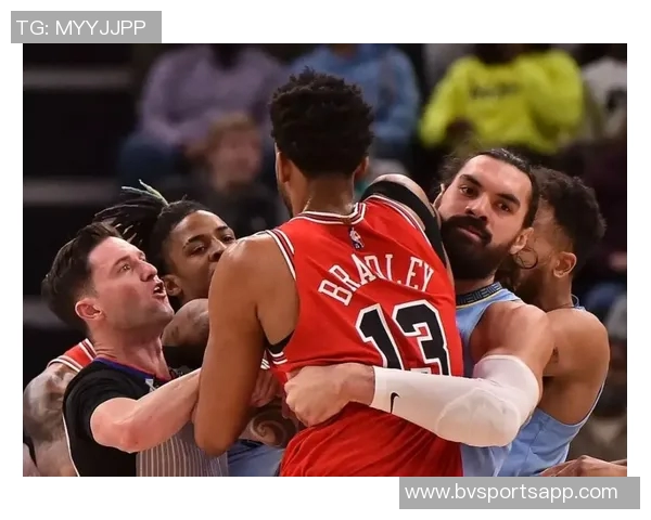 亚当斯替补出战12分钟表现神勇四投全中贡献8分2板2助