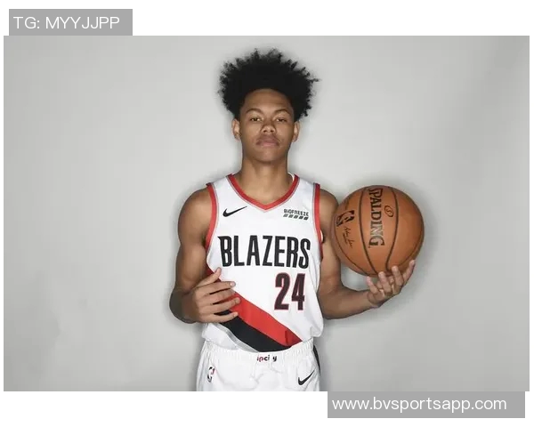 安芬尼西蒙斯谈比赛中与普里查德的适应与交流经验分享