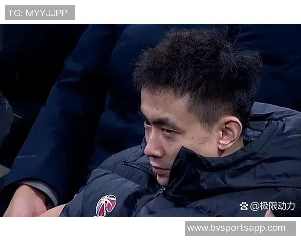 加利在热身时专注分析对手站位球迷欢呼未能分散他的注意力 加利在热身时专注分析对手站位球迷欢呼未能分散他的注意力